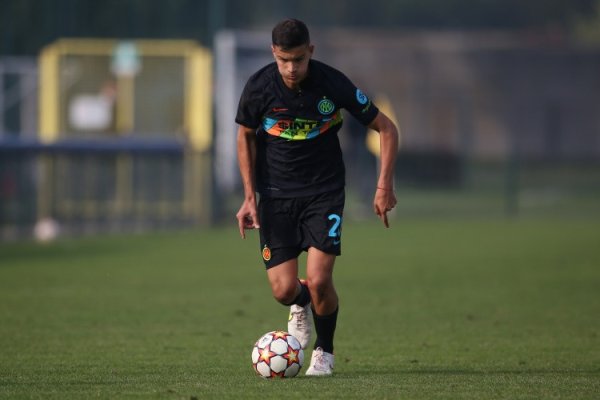 Inter Milan thuê miễn phí và t