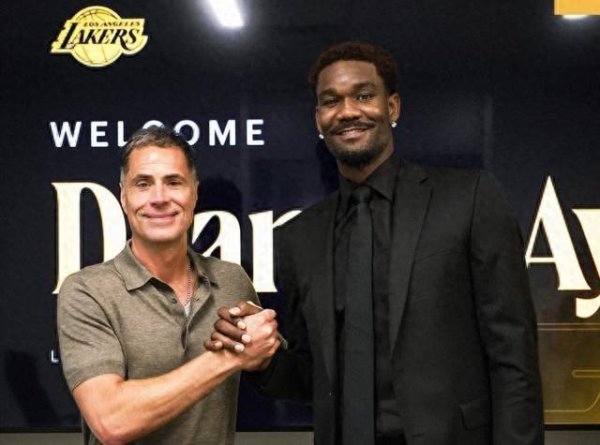 Củng cố gây sốc! The Lakers Lo